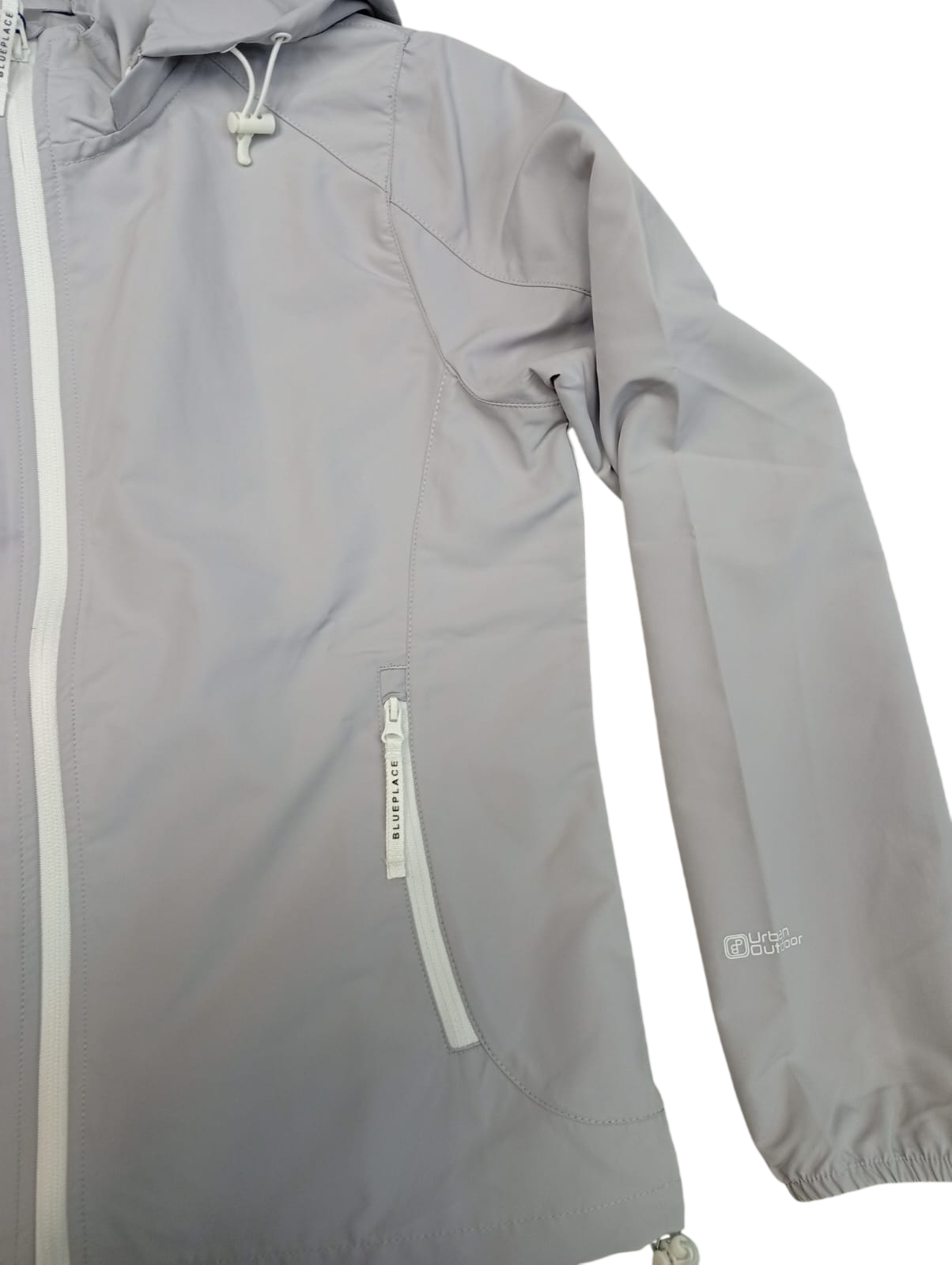 Women's waterproof and breathable windbreaker